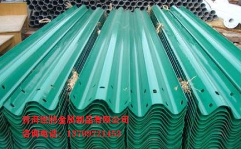 <a href='http://www.iufhoyp.cn/shuangbohulan/'target='_blank'>波形護欄</a>板