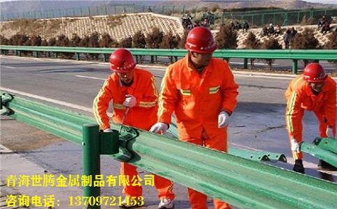<a href='http://www.iufhoyp.cn/shuangbohulan/'target='_blank'>波形護欄</a>板