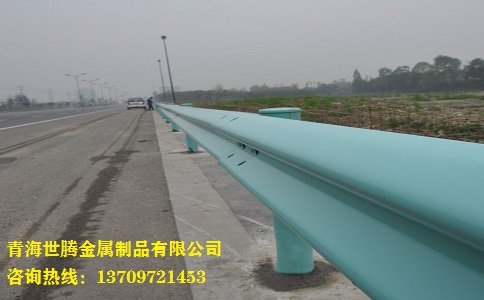公路<a href='http://www.iufhoyp.cn/shuangbohulan/'target='_blank'><a href='http://www.iufhoyp.cn/shuangbohulan/'target='_blank'>波形護欄</a></a>板