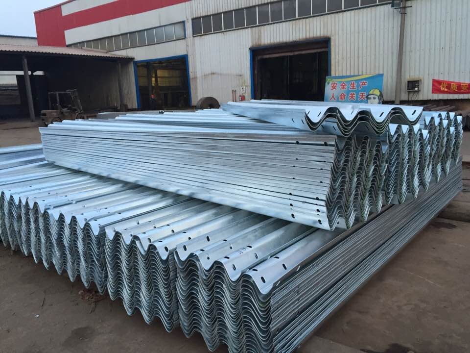 <a href='http://www.iufhoyp.cn/shuangbohulan/'target='_blank'>波形護(hù)欄</a> (1).jpg